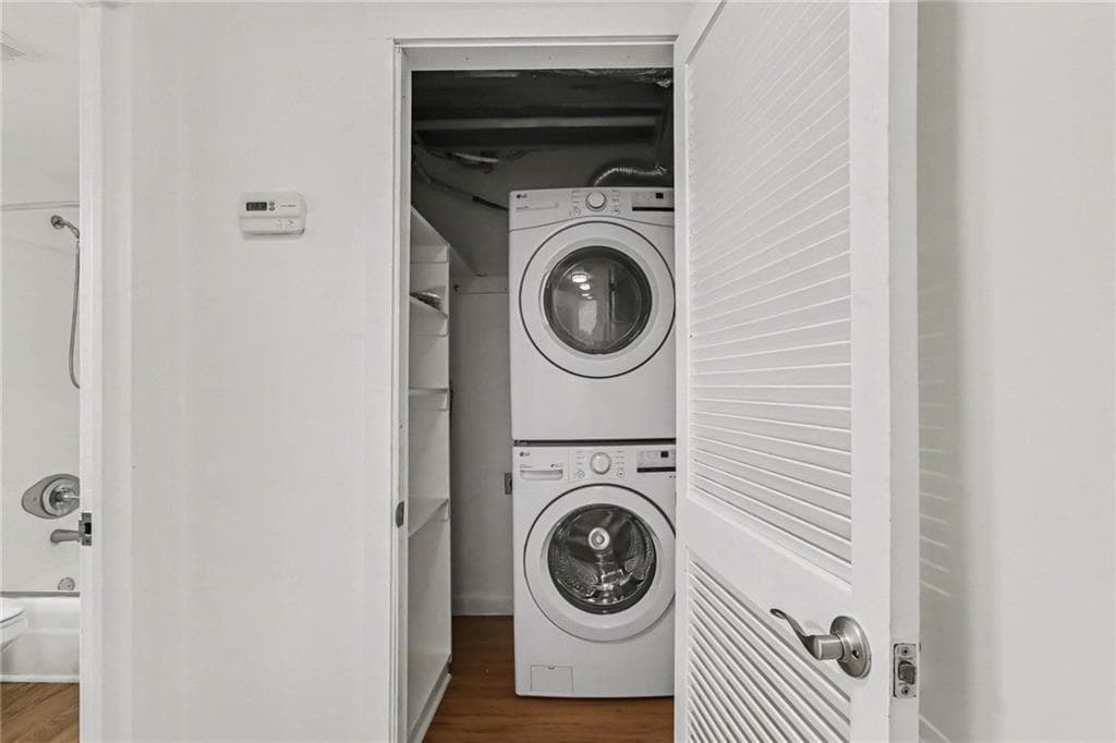 2 bedroom, 2 bathroom, 1,160 sq ft condominium for sale at 1501 Clairmont Road 827, Decatur, GA 30033 — photo 8