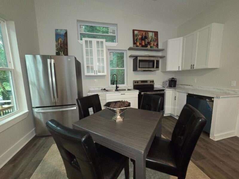 2 bedroom, 1 bathroom single family residence for rent at 5634 Simpson Avenue, Union City, GA 30291 for $1,750 a month — photo 3