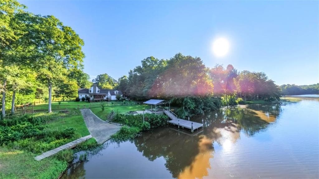 3 bedroom, 3 bathroom, 2,939 sq ft single family residence under contract at 327 Lakeridge Drive, Temple, GA 30179 — photo 2