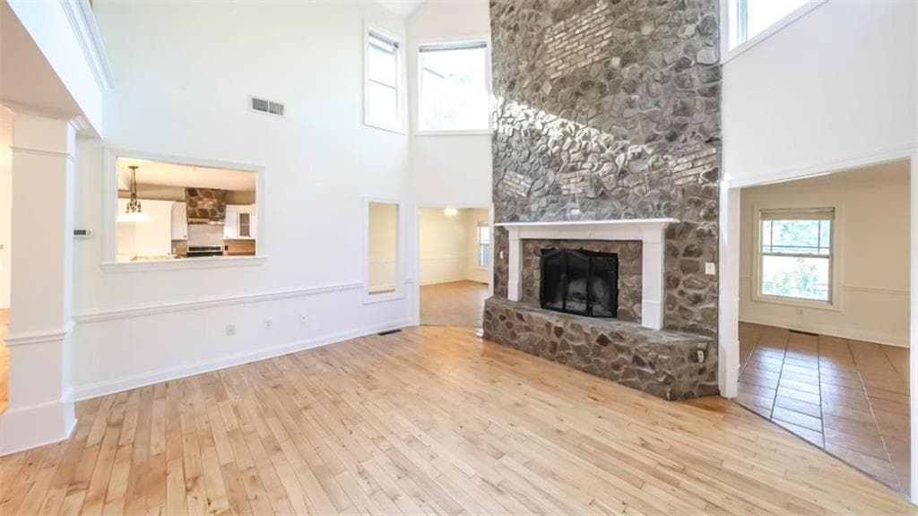 3 bedroom, 3 bathroom, 2,939 sq ft single family residence under contract at 327 Lakeridge Drive, Temple, GA 30179 — photo 4