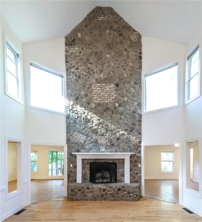 3 bedroom, 3 bathroom, 2,939 sq ft single family residence under contract at 327 Lakeridge Drive, Temple, GA 30179 — photo 5