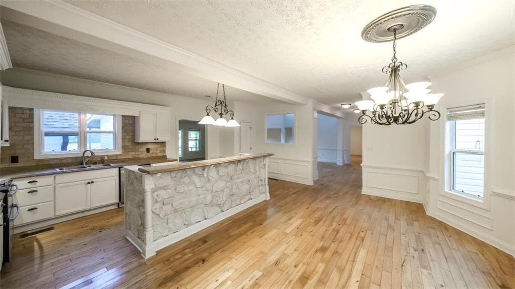 3 bedroom, 3 bathroom, 2,939 sq ft single family residence under contract at 327 Lakeridge Drive, Temple, GA 30179 — photo 6