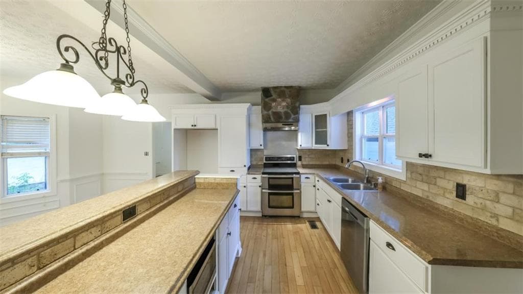 3 bedroom, 3 bathroom, 2,939 sq ft single family residence under contract at 327 Lakeridge Drive, Temple, GA 30179 — photo 7