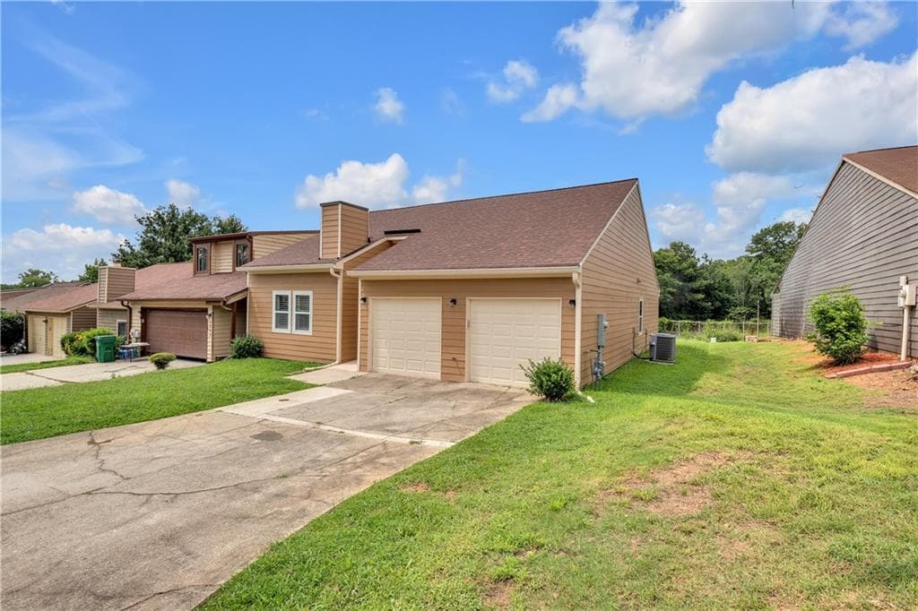 3 bedroom, 2 bathroom, 1,334 sq ft townhouse for sale at 1541 Burnstone Drive, Stone Mountain, GA 30088 — photo 2