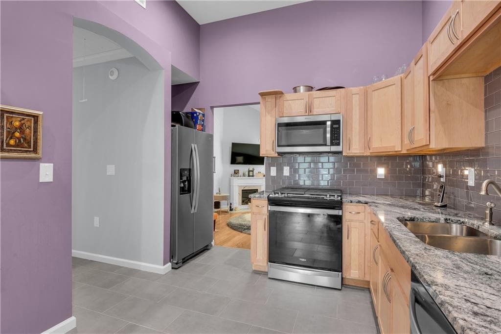 3 bedroom, 2 bathroom, 1,334 sq ft townhouse for sale at 1541 Burnstone Drive, Stone Mountain, GA 30088 — photo 7