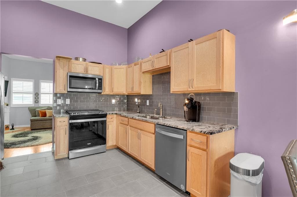 3 bedroom, 2 bathroom, 1,334 sq ft townhouse for sale at 1541 Burnstone Drive, Stone Mountain, GA 30088 — photo 8