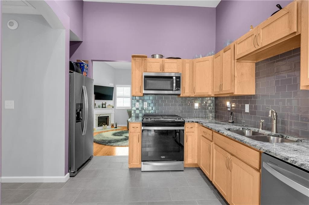 3 bedroom, 2 bathroom, 1,334 sq ft townhouse for sale at 1541 Burnstone Drive, Stone Mountain, GA 30088 — photo 9