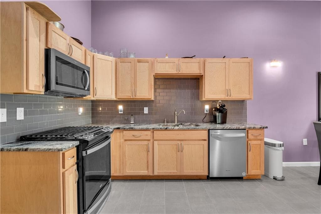 3 bedroom, 2 bathroom, 1,334 sq ft townhouse for sale at 1541 Burnstone Drive, Stone Mountain, GA 30088 — photo 10