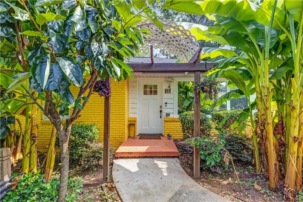 4 bedroom, 2 bathroom, 1,274 sq ft single family residence for rent at 844 Deckner Avenue, Atlanta, GA 30310 for $2,650 a month — photo 1 of 28