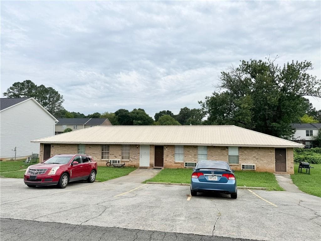 quadruplex for sale at 129 Evergreen Trail, Cartersville, GA 30121