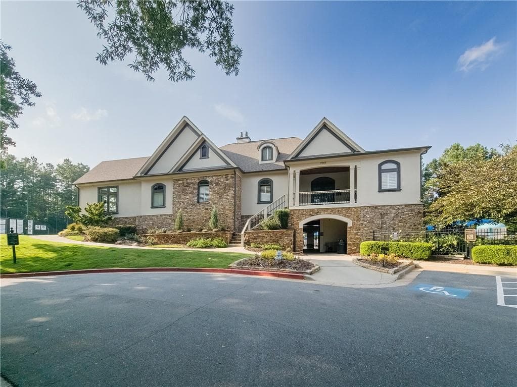 5 bedroom, 5 bathroom, 6,242 sq ft single family residence for rent at 7335 Craigleith Drive, Duluth, GA 30097 for $4,200 a month — photo 5