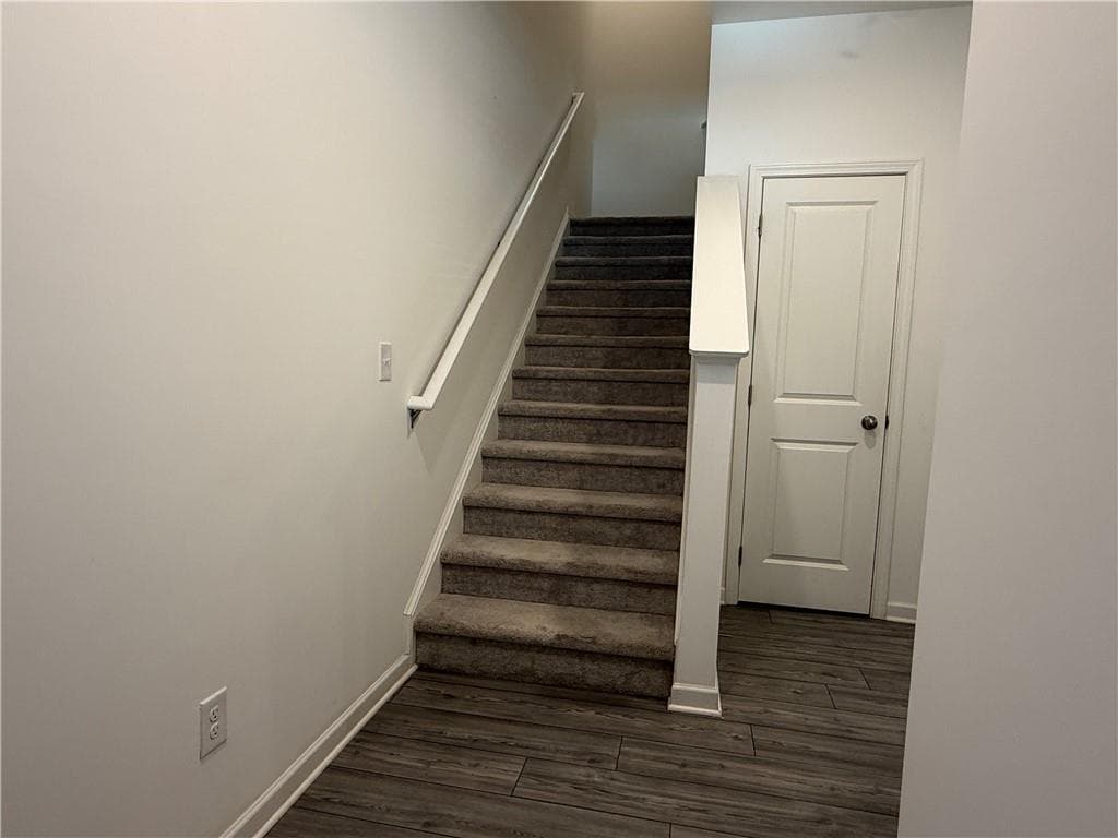 3 bedroom, 3 bathroom, 1,949 sq ft townhouse for sale at 3046 Stockholm Way, Suwanee, GA 30024 — photo 4