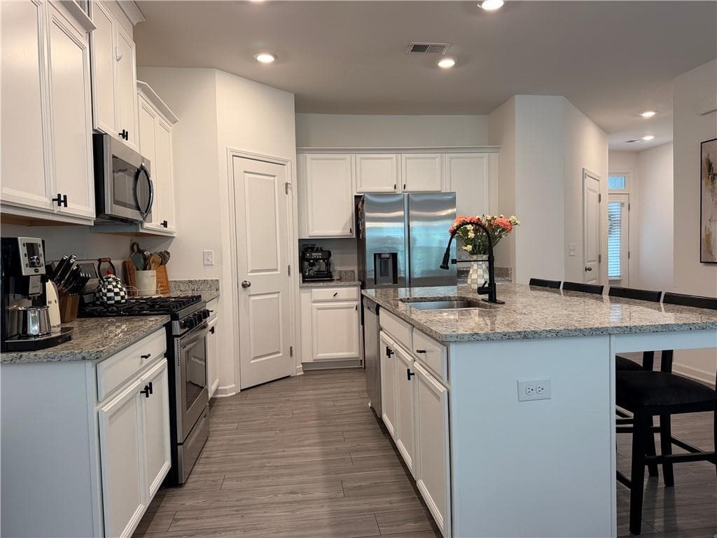 3 bedroom, 3 bathroom, 1,949 sq ft townhouse for sale at 3046 Stockholm Way, Suwanee, GA 30024 — photo 7