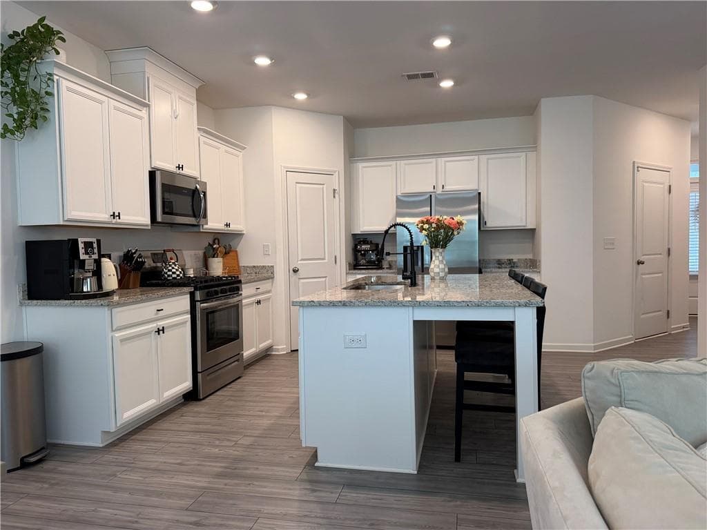 3 bedroom, 3 bathroom, 1,949 sq ft townhouse for sale at 3046 Stockholm Way, Suwanee, GA 30024 — photo 8