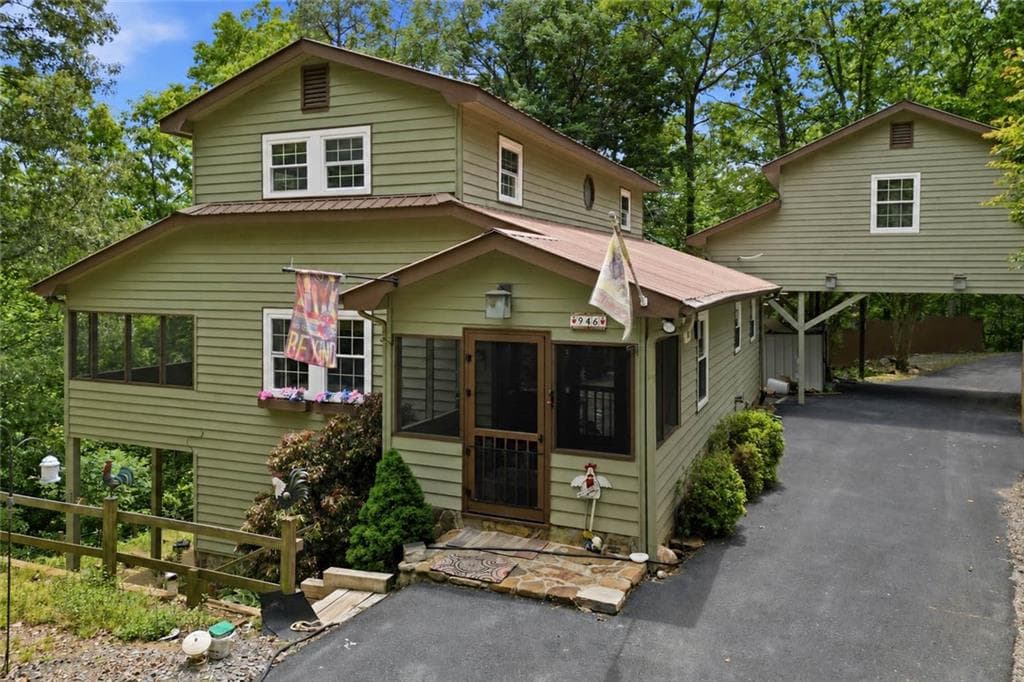 5 bedroom, 4 bathroom, 2,340 sq ft single family residence for sale at 946 Laurel Circle, Blue Ridge, GA 30513 — photo 4