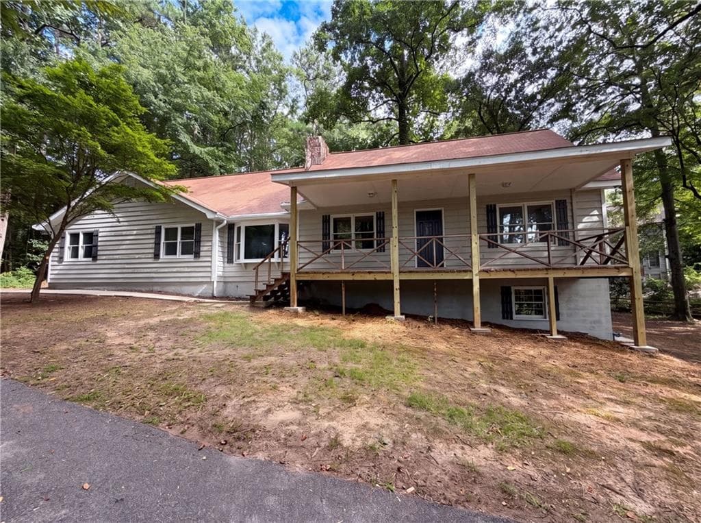 3 bedroom, 3 bathroom, 3,033 sq ft single family residence under contract at 3005 Country Walk Drive, Powder Springs, GA 30127