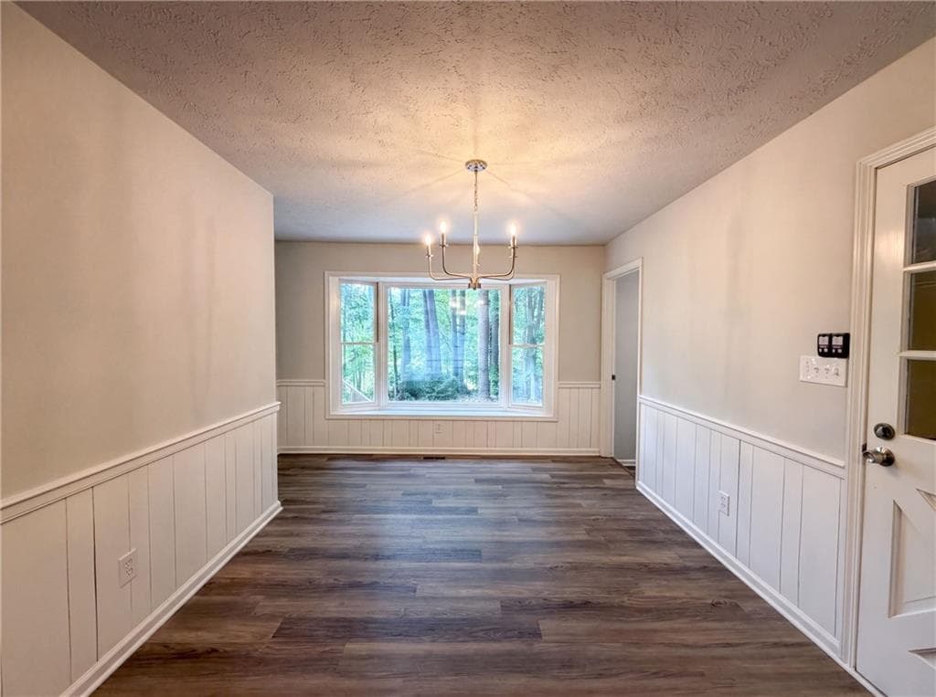 3 bedroom, 3 bathroom, 3,033 sq ft single family residence under contract at 3005 Country Walk Drive, Powder Springs, GA 30127 — photo 9