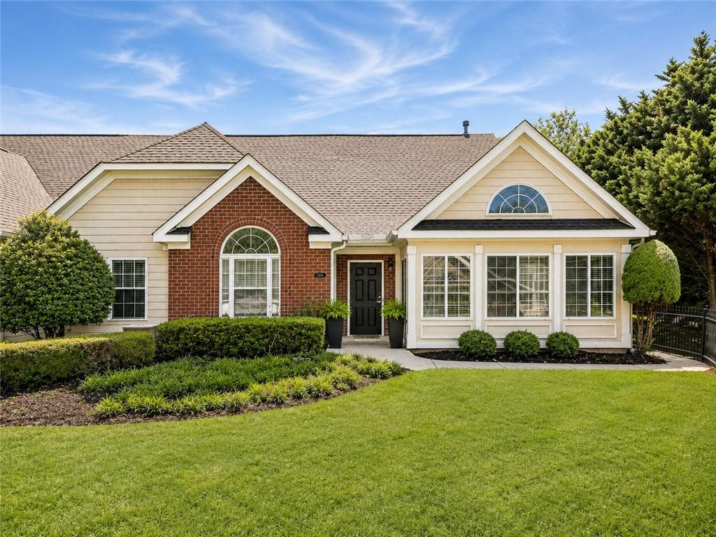 3 bedroom, 2 bathroom, 1,735 sq ft condominium for sale at 3085 Oakside Circle, Alpharetta, GA 30004