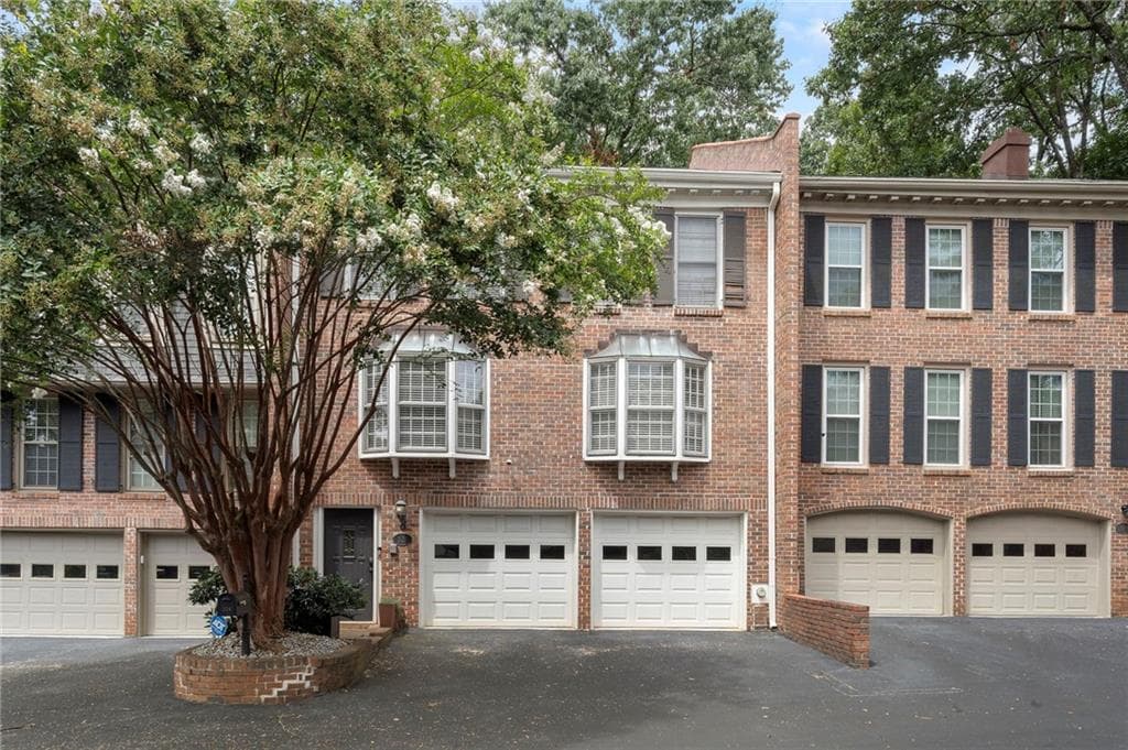 3 bedroom, 3 bathroom, 2,268 sq ft townhouse sold at 326 The Chace, Sandy Springs, GA 30328
