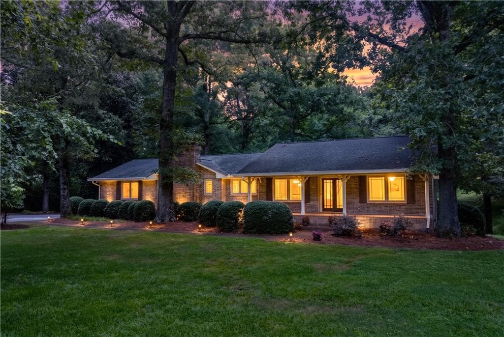 3 bedroom, 2 bathroom, 3,657 sq ft single family residence under contract at 1131 Ednaville Road, Braselton, GA 30517
