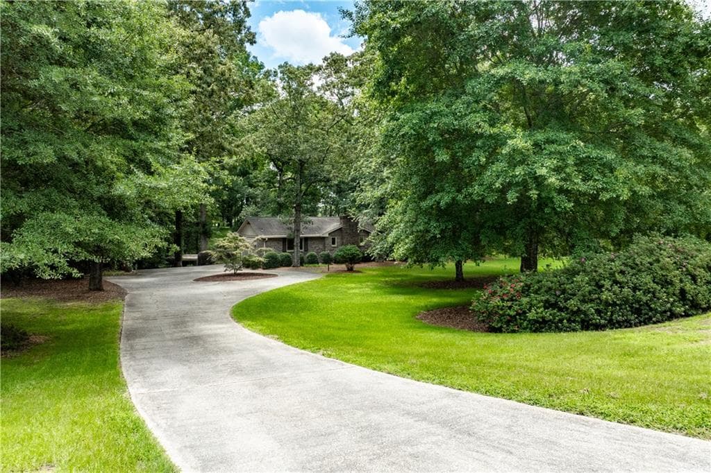 3 bedroom, 2 bathroom, 3,657 sq ft single family residence under contract at 1131 Ednaville Road, Braselton, GA 30517 — photo 2