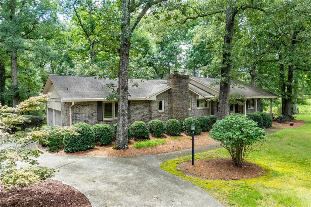 3 bedroom, 2 bathroom, 3,657 sq ft single family residence under contract at 1131 Ednaville Road, Braselton, GA 30517 — photo 3