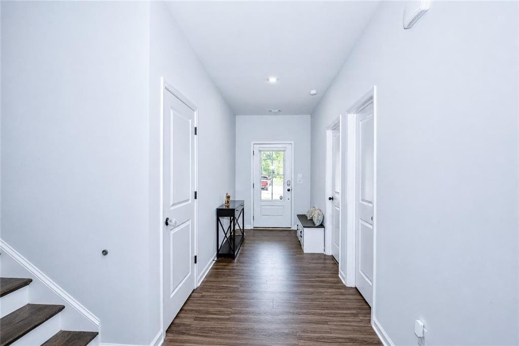 5 bedroom, 3 bathroom, 3,337 sq ft single family residence under contract at 1871 Jordan Brook Drive, Lawrenceville, GA 30043 — photo 6