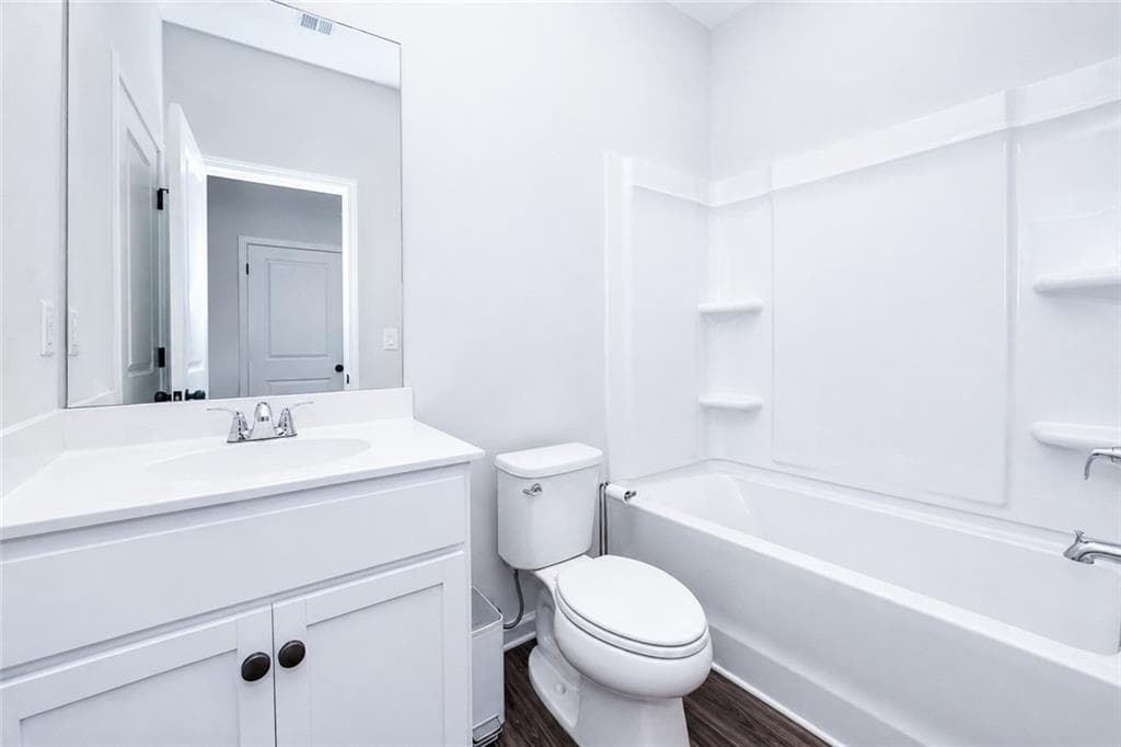 5 bedroom, 3 bathroom, 3,337 sq ft single family residence under contract at 1871 Jordan Brook Drive, Lawrenceville, GA 30043 — photo 8