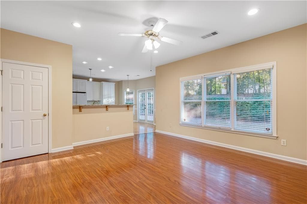 4 bedroom, 3 bathroom, 2,376 sq ft single family residence for sale at 4310 canterbury walk Drive, Duluth, GA 30097 — photo 4