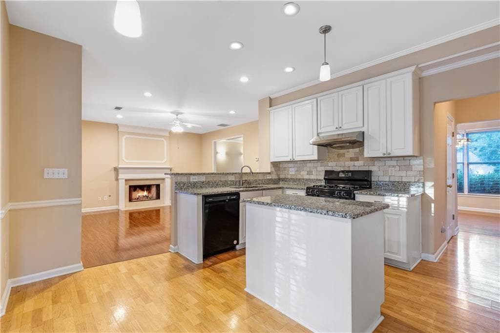 4 bedroom, 3 bathroom, 2,376 sq ft single family residence for sale at 4310 canterbury walk Drive, Duluth, GA 30097 — photo 10