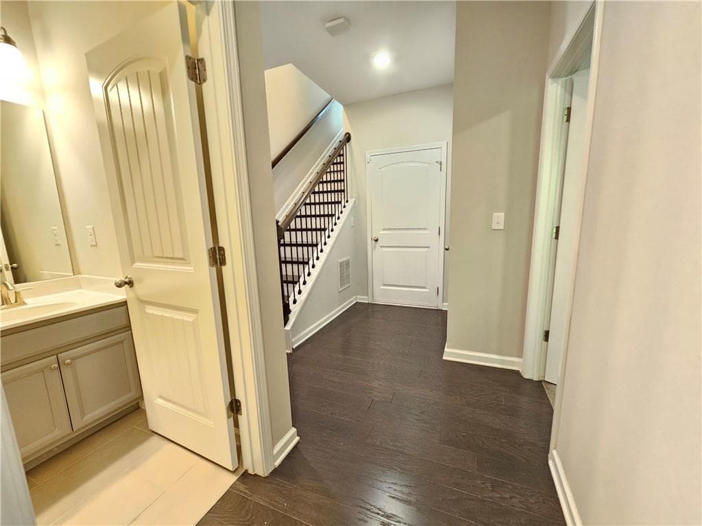 4 bedroom, 4 bathroom, 2,359 sq ft townhouse for rent at 871 Sunset Park Drive, Suwanee, GA 30024 for $2,650 a month — photo 2