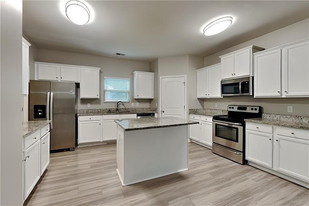5 bedroom, 3 bathroom, 2,492 sq ft single family residence for rent at 119 Spring Forrest Lane, Dallas, GA 30157 for $2,200 a month — photo 4