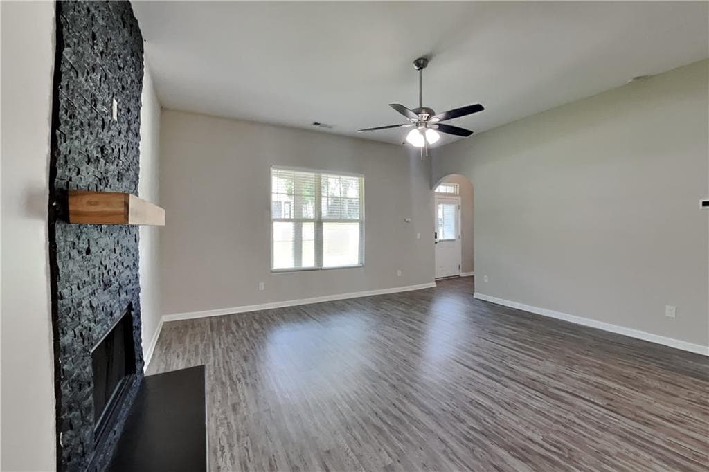 4 bedroom, 3 bathroom, 1,908 sq ft single family residence for rent at 288 Stable View Loop, Dallas, GA 30132 for $2,175 a month — photo 2
