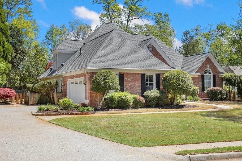 4 bedroom, 3 bathroom, 3,401 sq ft single family residence for rent at 4009 Treemont Lane, Suwanee, GA 30024 for $2,800 a month — photo 2