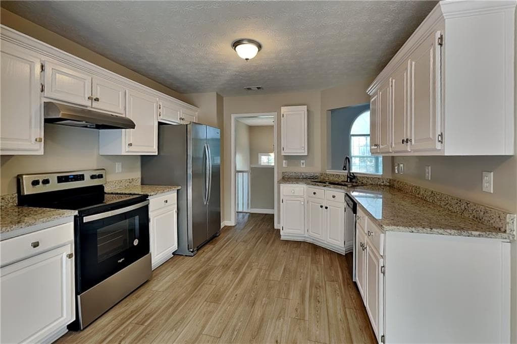 5 bedroom, 3 bathroom, 2,558 sq ft single family residence for rent at 2590 Track Way, Dacula, GA 30019 for $2,250 a month — photo 4