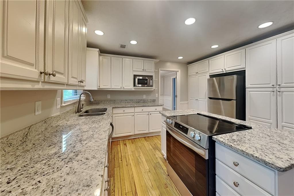 4 bedroom, 3 bathroom, 2,060 sq ft single family residence for rent at 115 Spring Ridge Court, Roswell, GA 30076 for $2,775 a month — photo 6