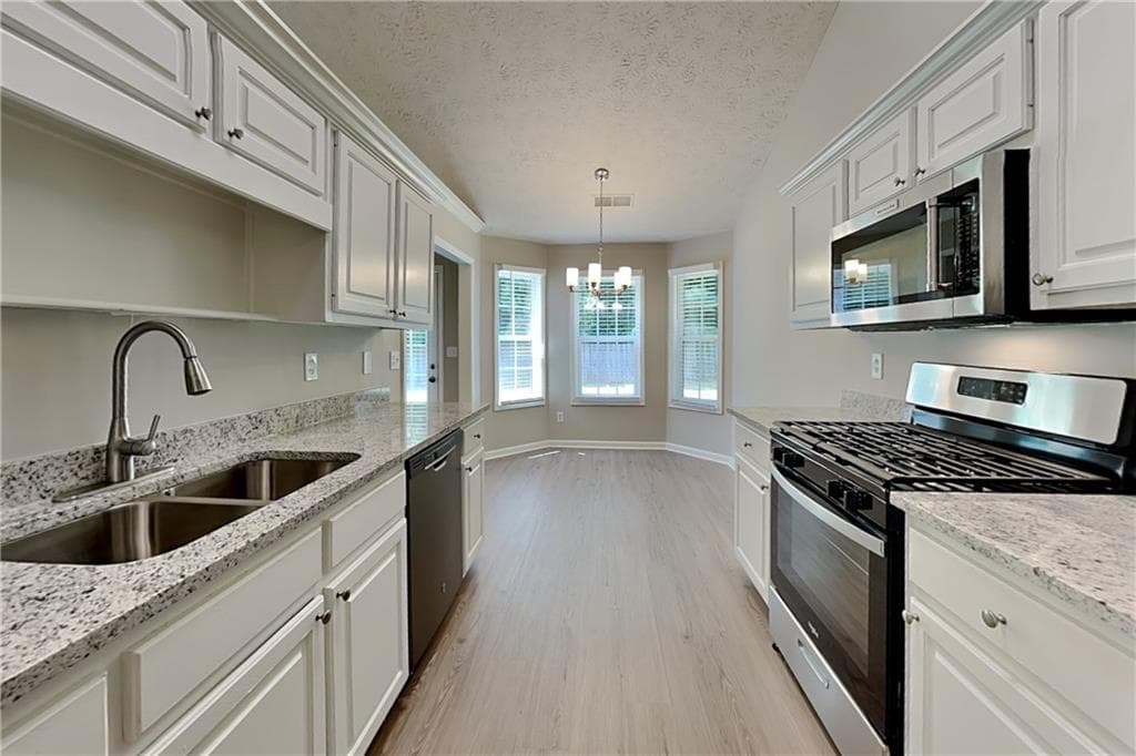3 bedroom, 2 bathroom, 1,762 sq ft single family residence for rent at 638 Castlebrooke Way, Lawrenceville, GA 30045 for $2,050 a month — photo 5
