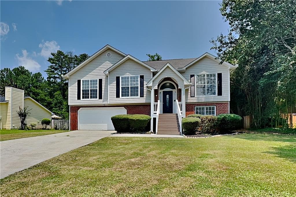 4 bedroom, 3 bathroom, 2,036 sq ft single family residence for rent at 5660 Windswept Trace, Sugar Hill, GA 30518 for $2,275 a month — photo 1 of 19