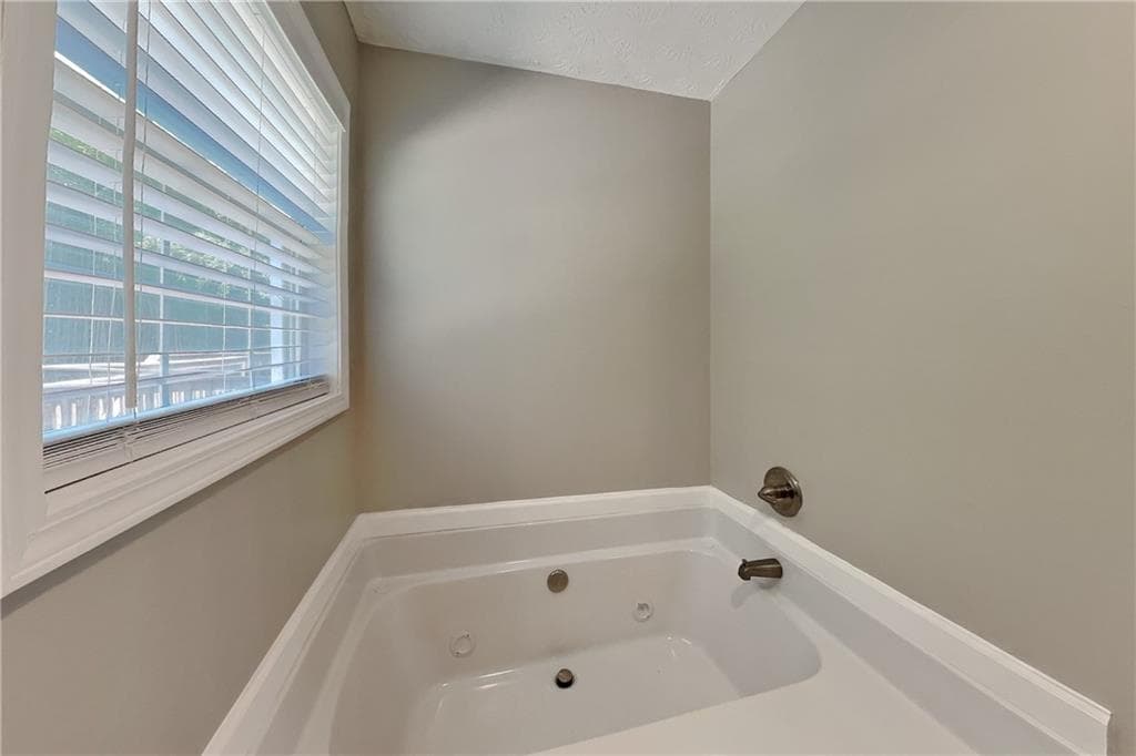 4 bedroom, 3 bathroom, 2,036 sq ft single family residence for rent at 5660 Windswept Trace, Sugar Hill, GA 30518 for $2,275 a month — photo 10