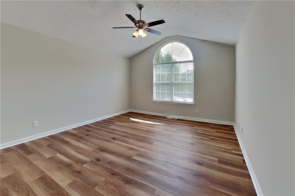 4 bedroom, 3 bathroom, 2,232 sq ft single family residence for rent at 1020 Sycamore Summit, Sugar Hill, GA 30518 for $2,250 a month — photo 6
