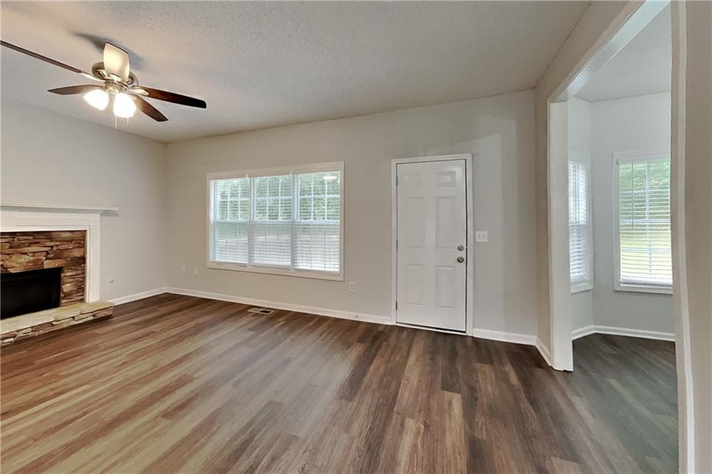 4 bedroom, 3 bathroom, 2,212 sq ft single family residence for rent at 114 Tannin Court, Dallas, GA 30132 for $2,225 a month — photo 2