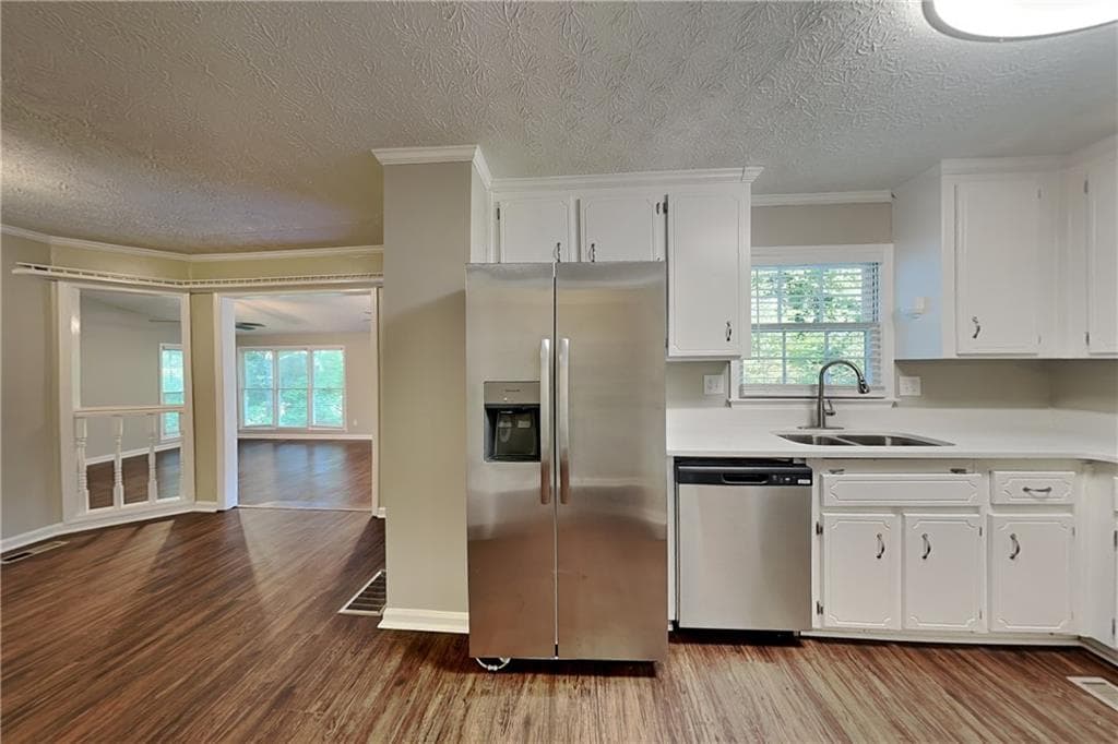 3 bedroom, 3 bathroom, 2,606 sq ft single family residence for rent at 2709 Hawk Drive, Marietta, GA 30066 for $2,625 a month — photo 4