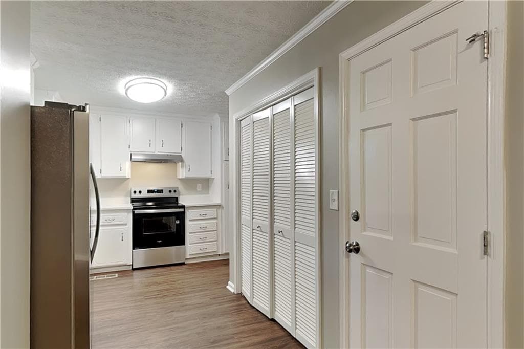 3 bedroom, 3 bathroom, 2,606 sq ft single family residence for rent at 2709 Hawk Drive, Marietta, GA 30066 for $2,625 a month — photo 5