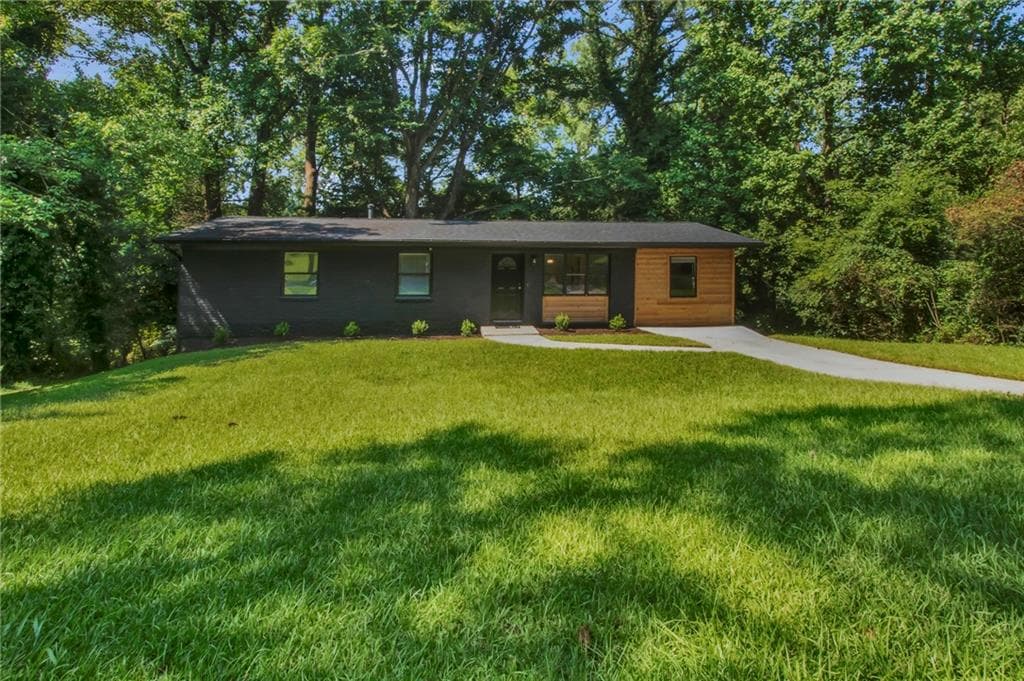 3 bedroom, 2 bathroom, 1,350 sq ft single family residence for sale at 2461 Bouldercliff Way, Atlanta, GA 30316 — photo 1 of 32
