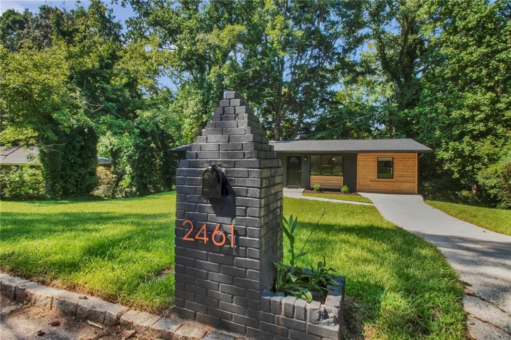 3 bedroom, 2 bathroom, 1,350 sq ft single family residence for sale at 2461 Bouldercliff Way, Atlanta, GA 30316 — photo 2