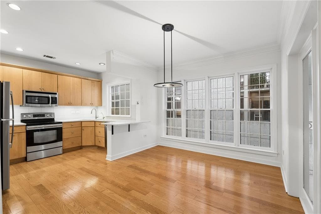 2 bedroom, 2 bathroom, 1,225 sq ft condominium for sale at 175 15th Street 409, Atlanta, GA 30309 — photo 5