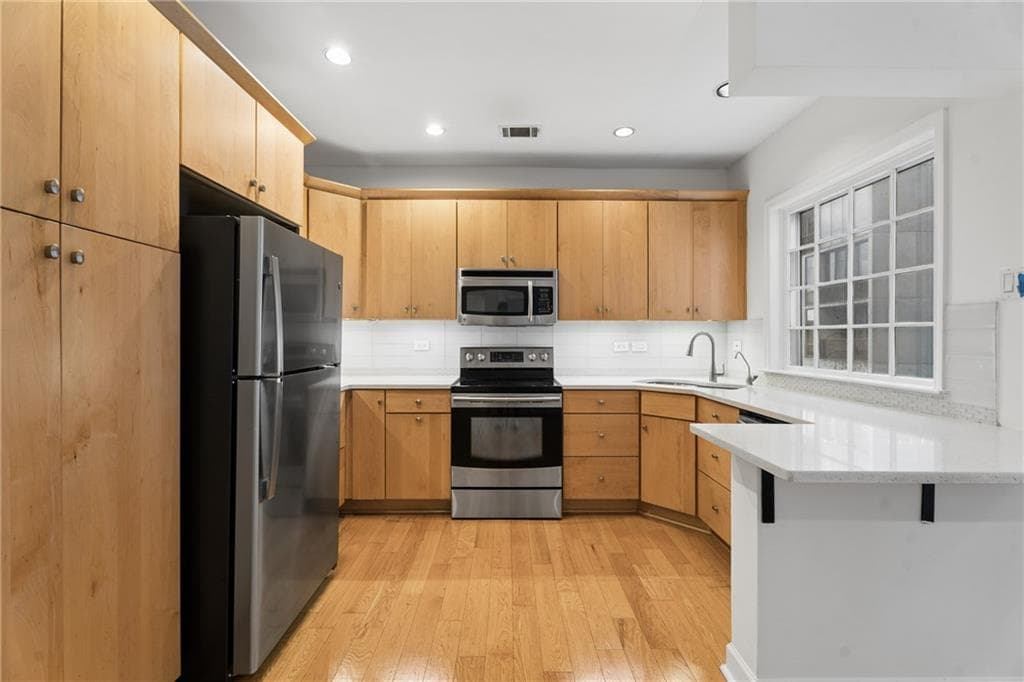 2 bedroom, 2 bathroom, 1,225 sq ft condominium for sale at 175 15th Street 409, Atlanta, GA 30309 — photo 6