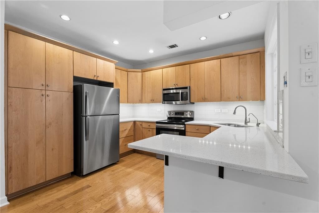 2 bedroom, 2 bathroom, 1,225 sq ft condominium for sale at 175 15th Street 409, Atlanta, GA 30309 — photo 7