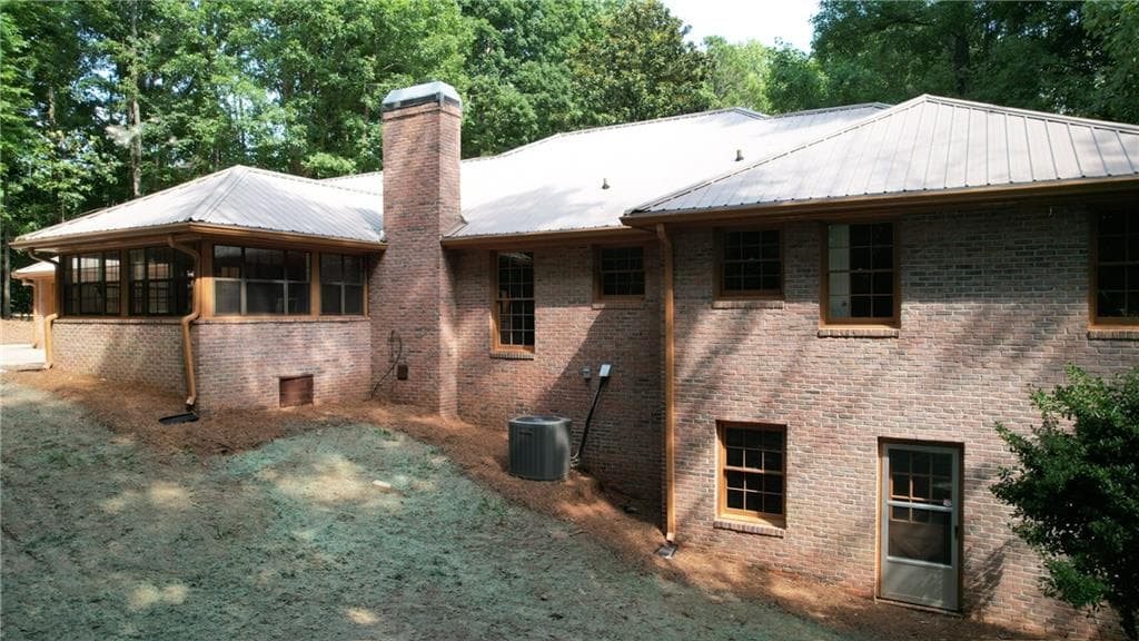 3 bedroom, 2 bathroom, 2,285 sq ft single family residence for sale at 5 Gravitt Drive, Dawsonville, GA 30534 — photo 3