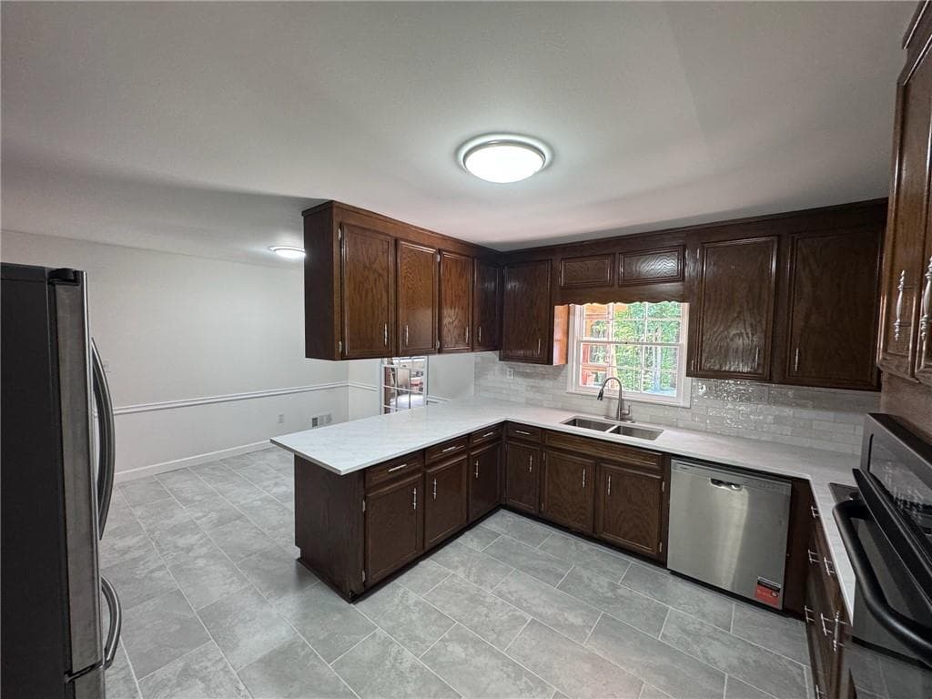 3 bedroom, 2 bathroom, 2,285 sq ft single family residence for sale at 5 Gravitt Drive, Dawsonville, GA 30534 — photo 5